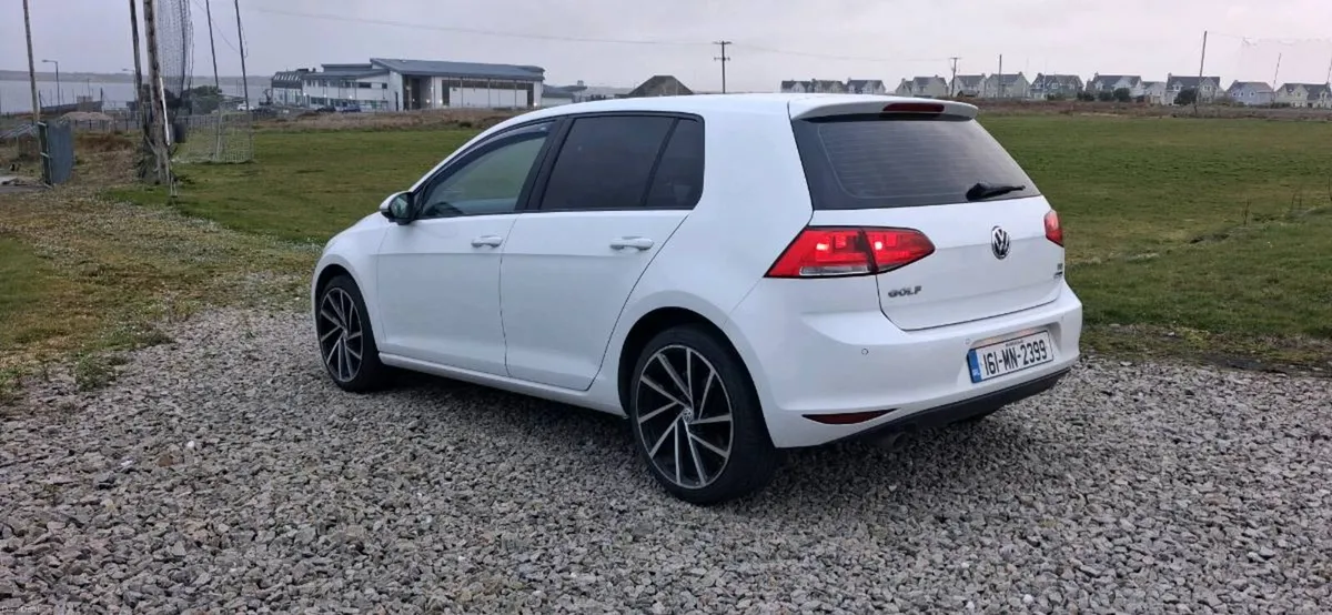 2016 Volkswagen Golf - Image 1