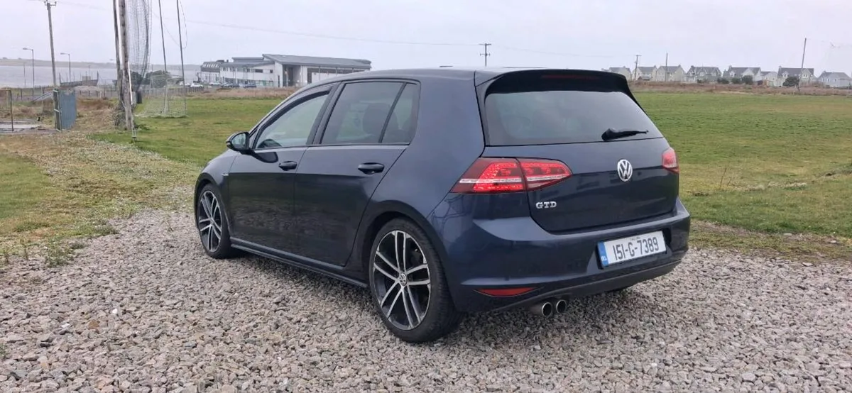 2015 Volkswagen Golf GTD - Image 1