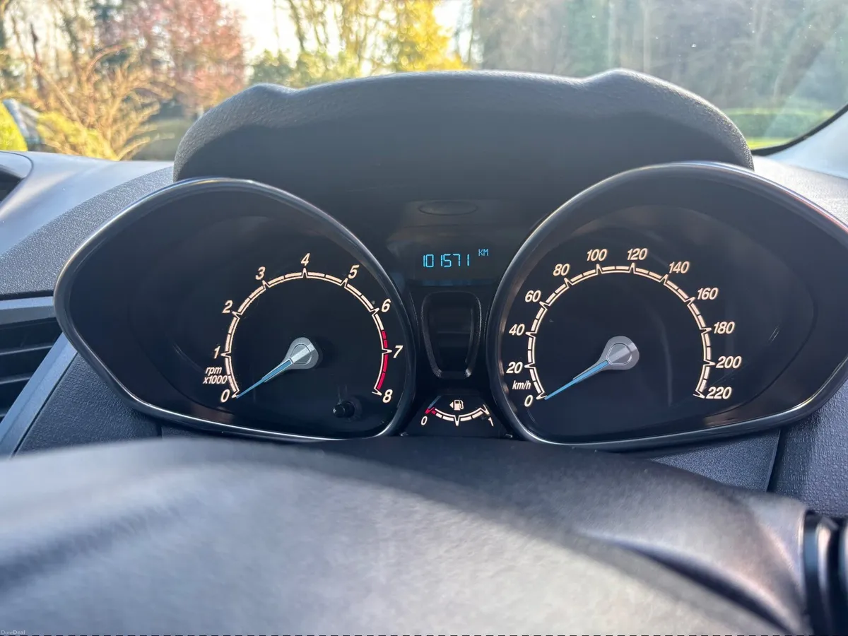 Ford Fiesta 2014 - Image 2