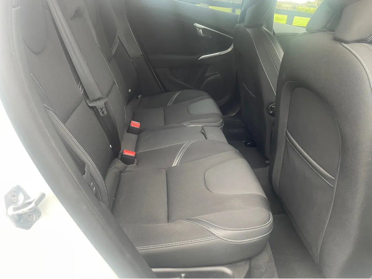 Volvo V40 T3 momentum - Image 3
