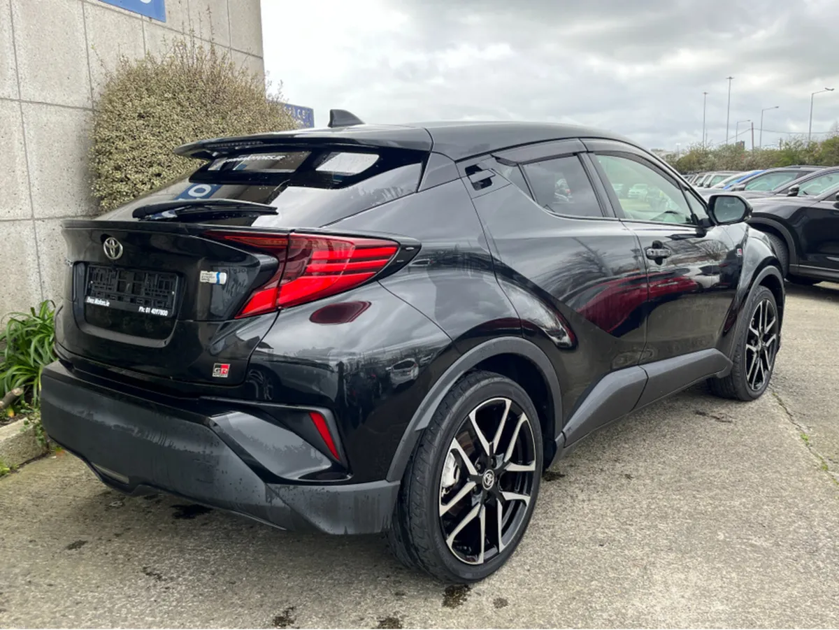 Toyota C-HR GR SPORT AUTOMATIC HYBRID 1.8 PETROL / - Image 4