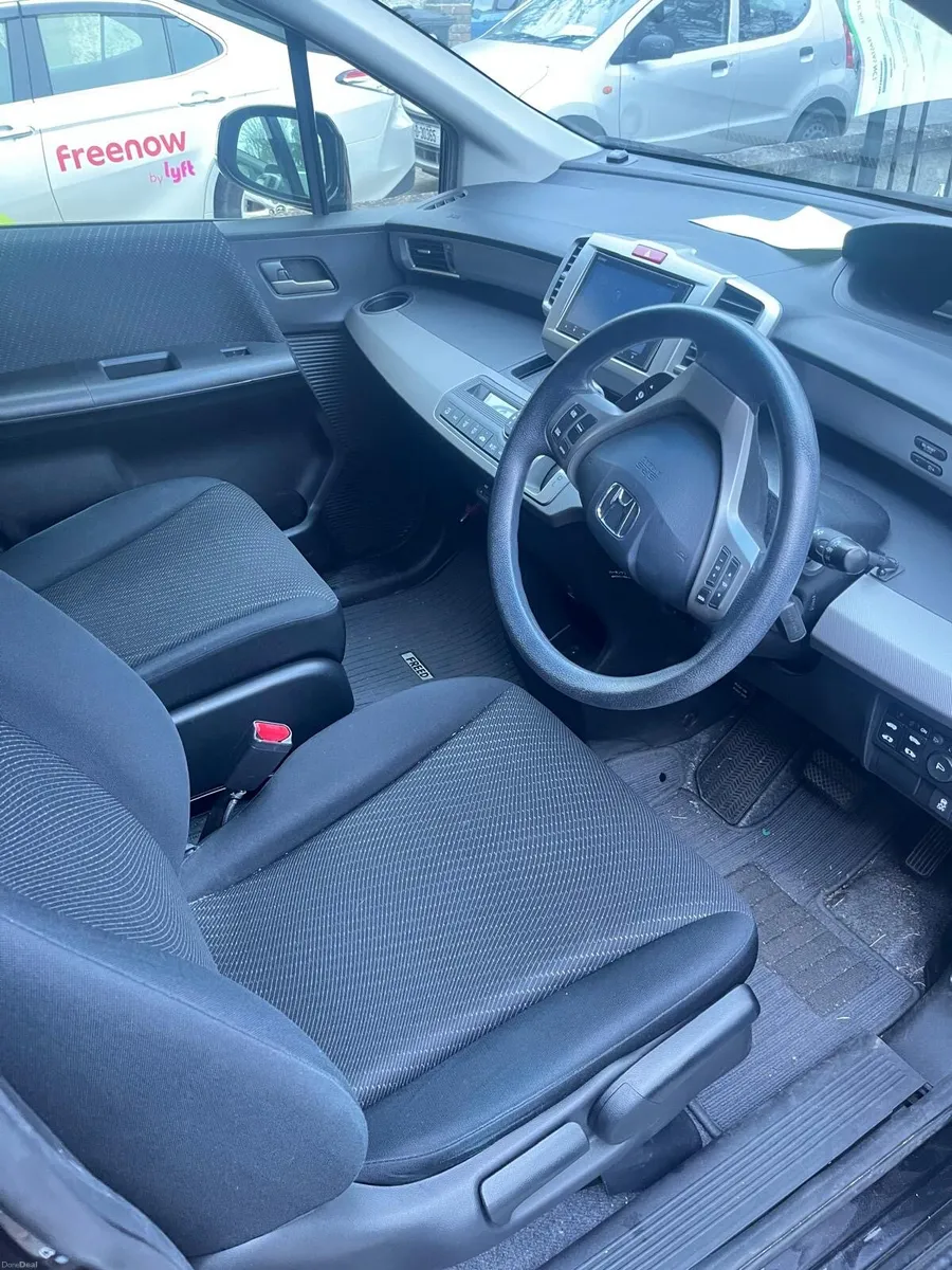 2014 Honda freed - Image 2