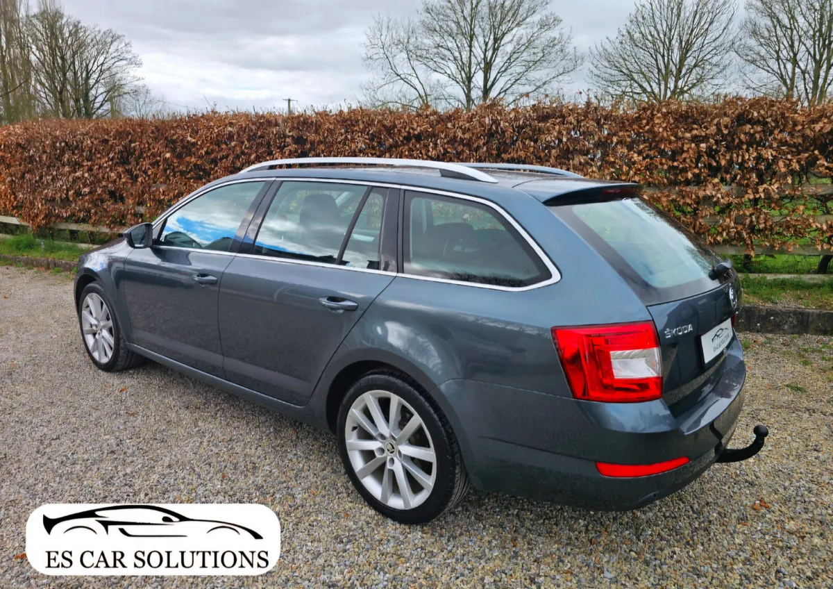 152 Skoda Octavia 2.0 TDI AUTOMATIC 4X4 06/27 - Image 3