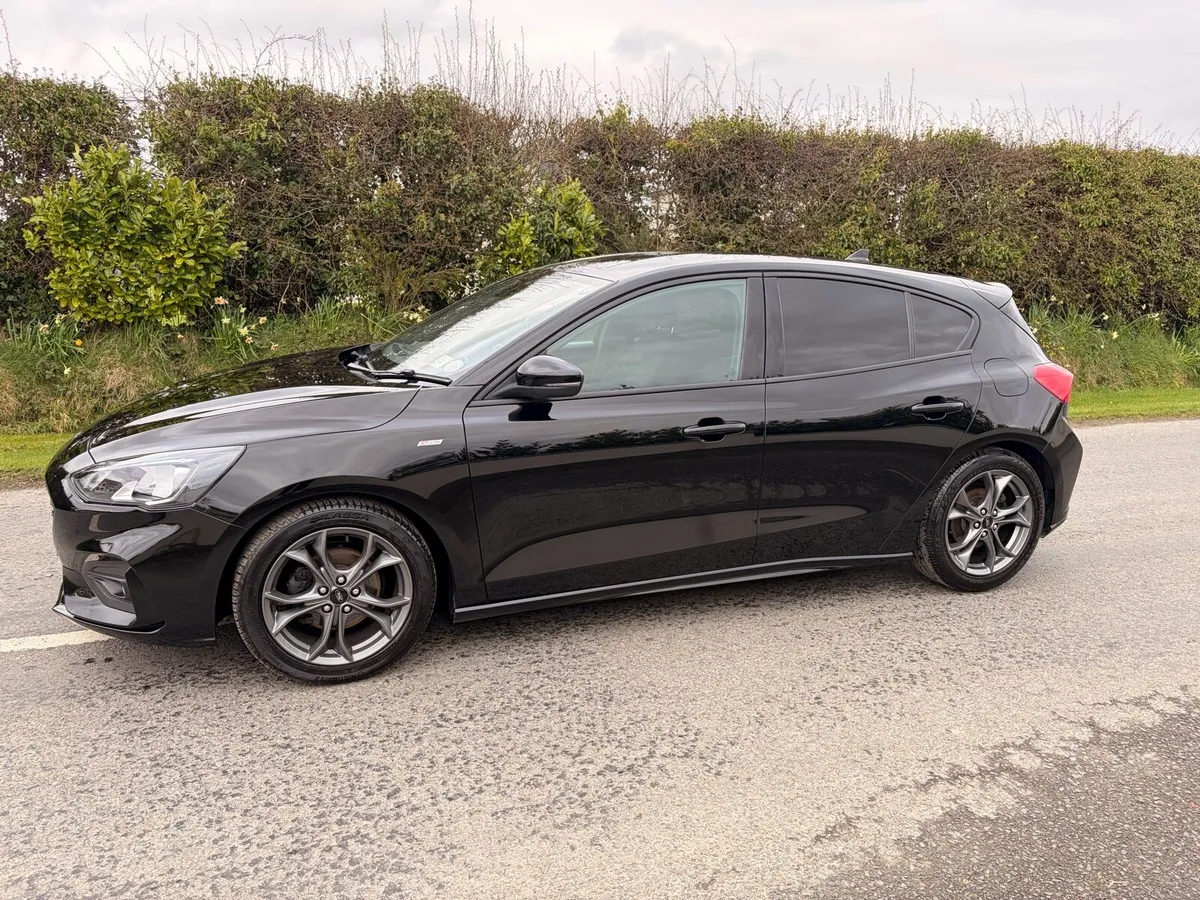2018 Ford Focus ST Line - Image 3
