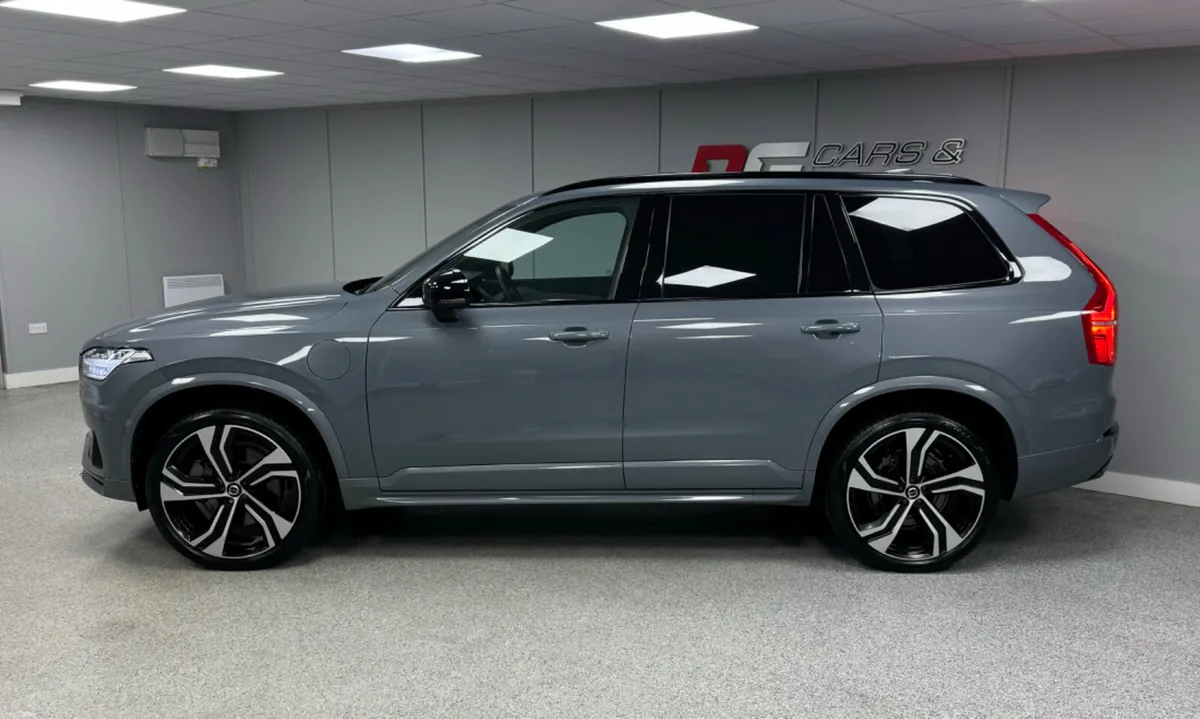 2022 Volvo XC90 2.0 T8 R Design Auto 7 Seater - Image 4
