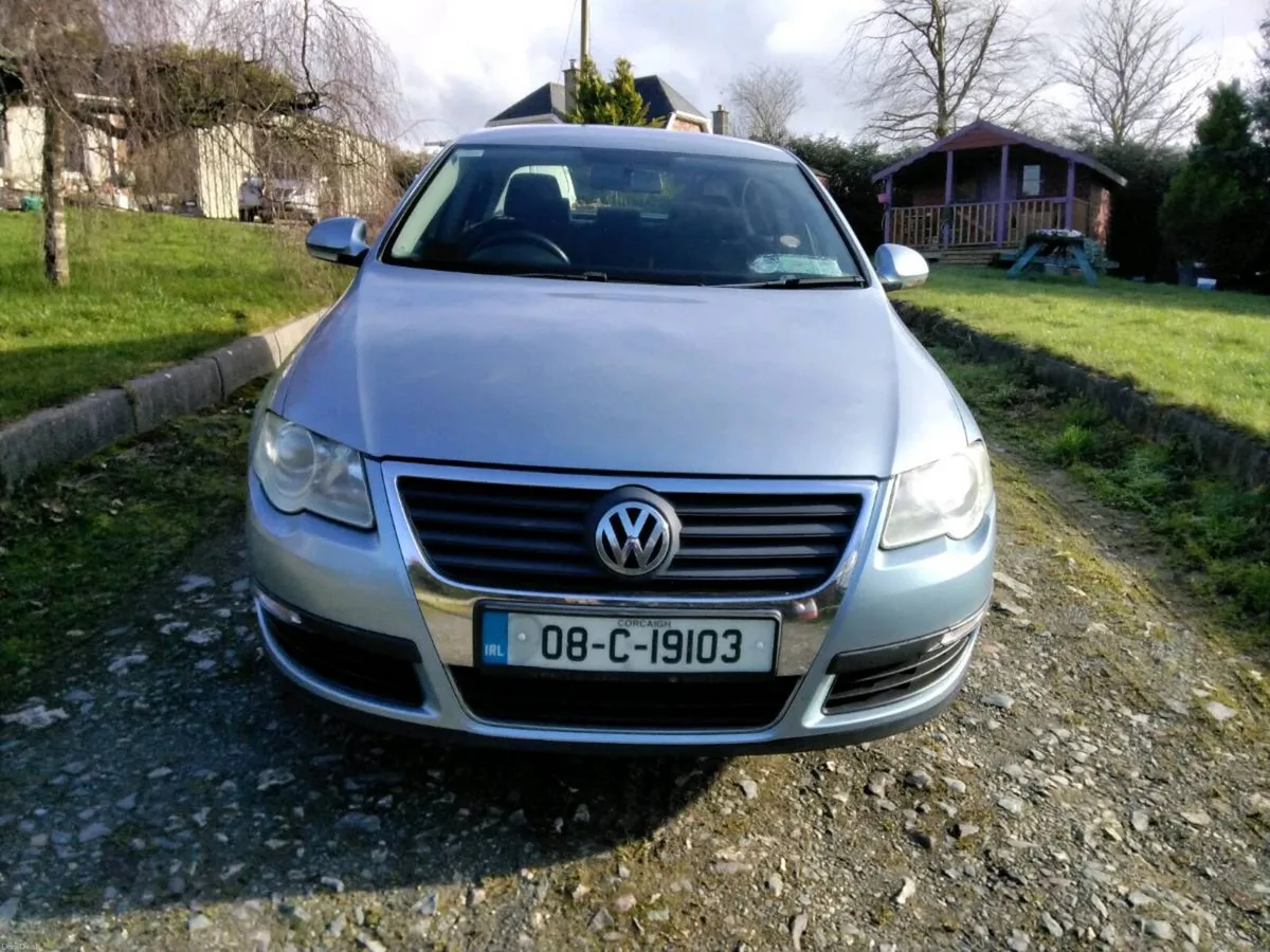 Volkswagen Passat 1.6FSI petrol, low miles. - Image 1