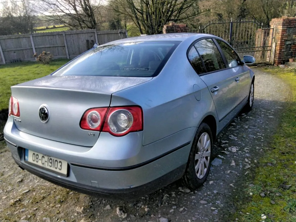 Volkswagen Passat 1.6FSI petrol, low miles. - Image 3