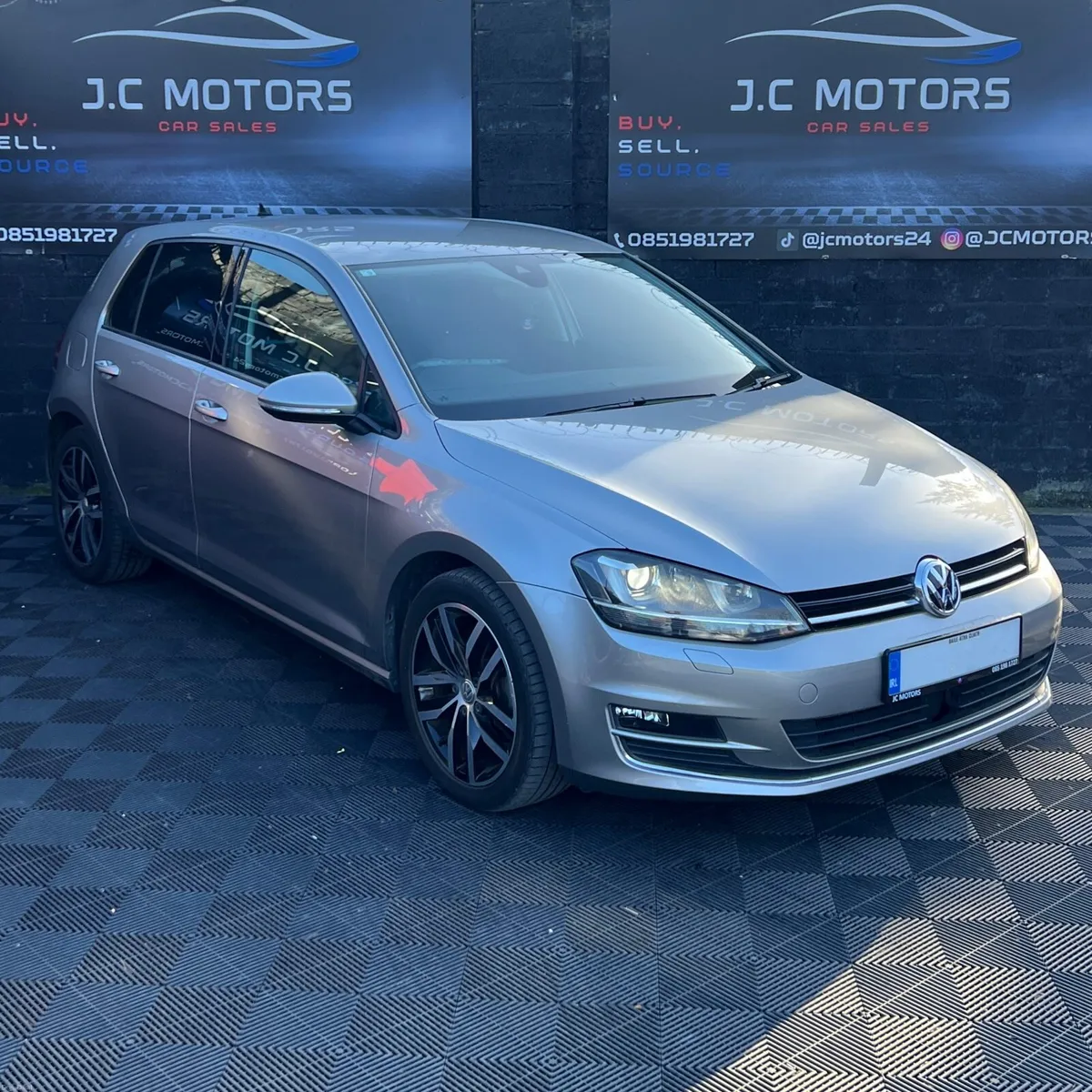 162 VW Golf Highline (Automatic) - Image 1