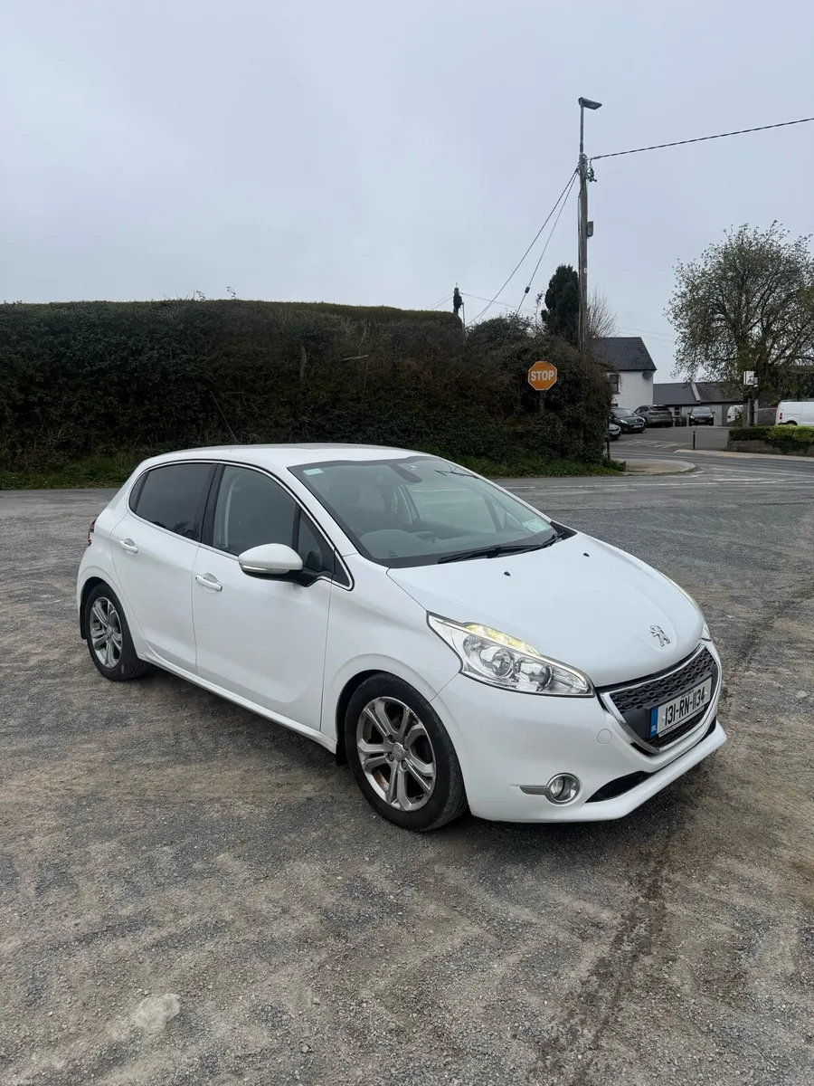 Peugeot 208 tax and test - Image 1