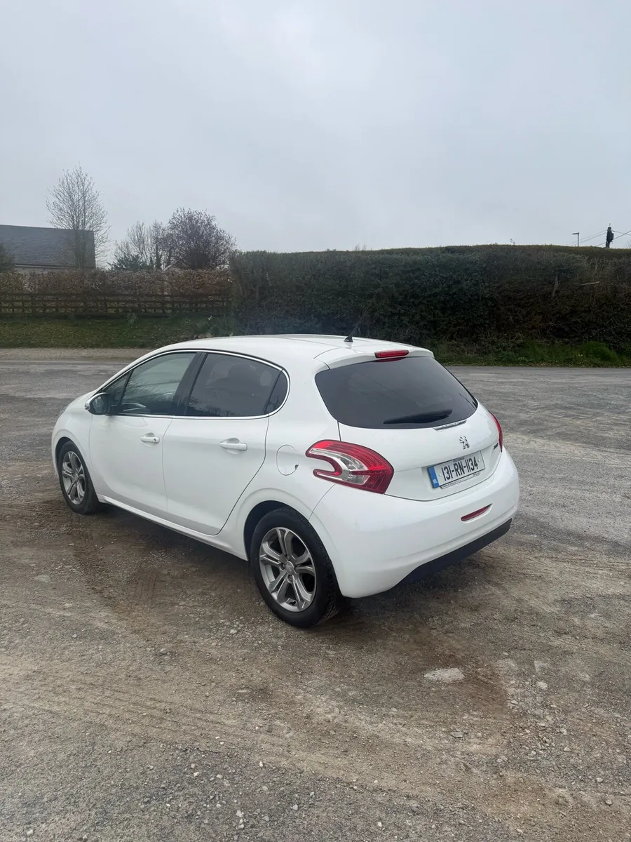 Peugeot 208 tax and test - Image 4