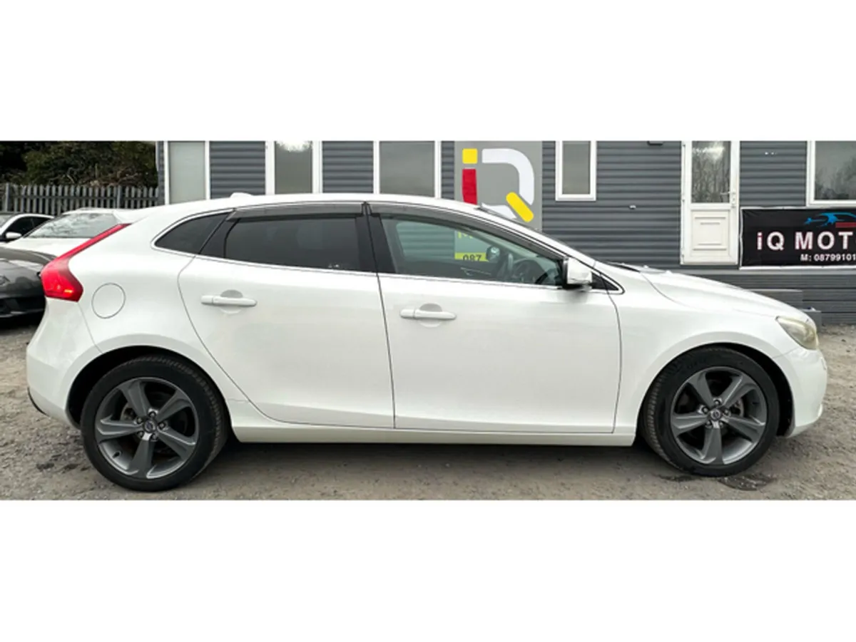 Volvo V40 T4 1.6L Petrol Automatic (8529) - Image 4