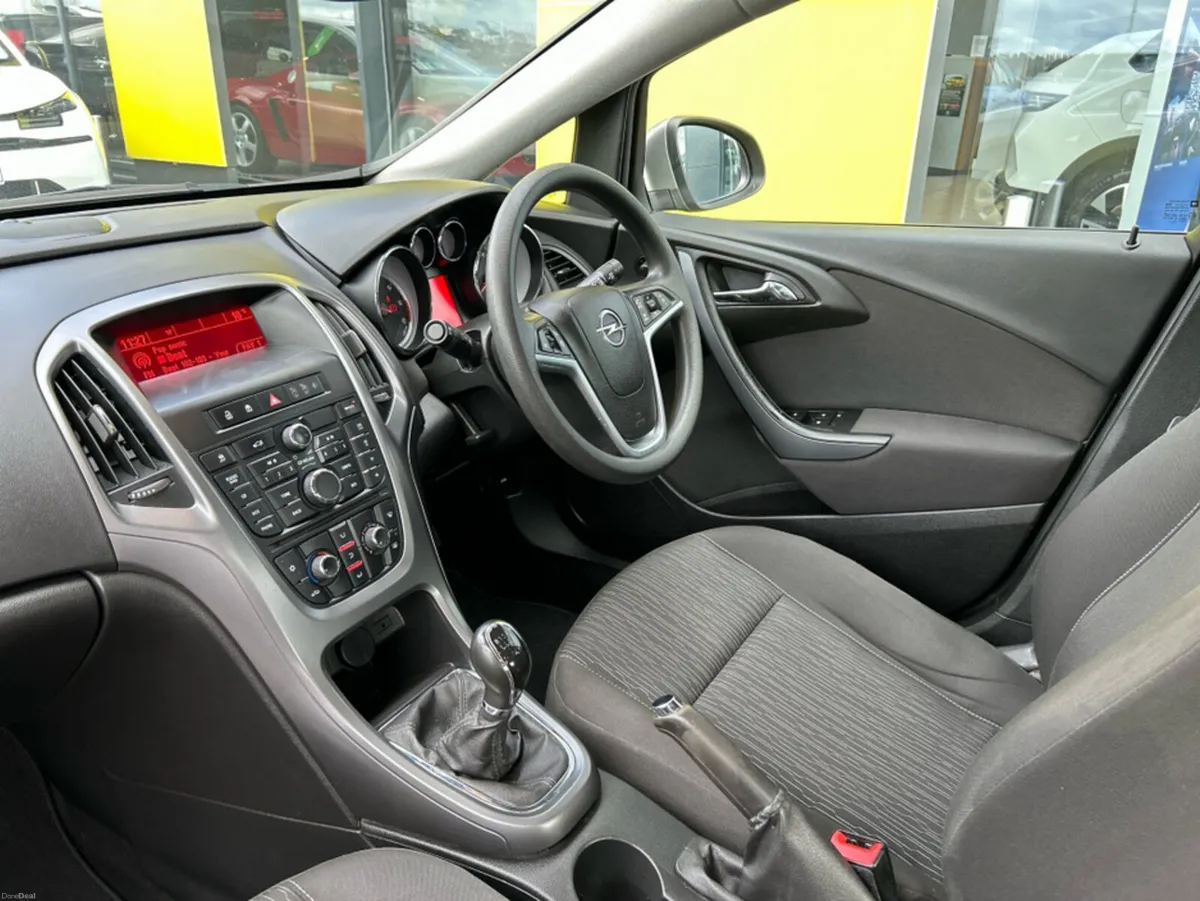 Opel Astra NOTCHBACK SALOON 1.6 CDTI 110PS 4DR - Image 3