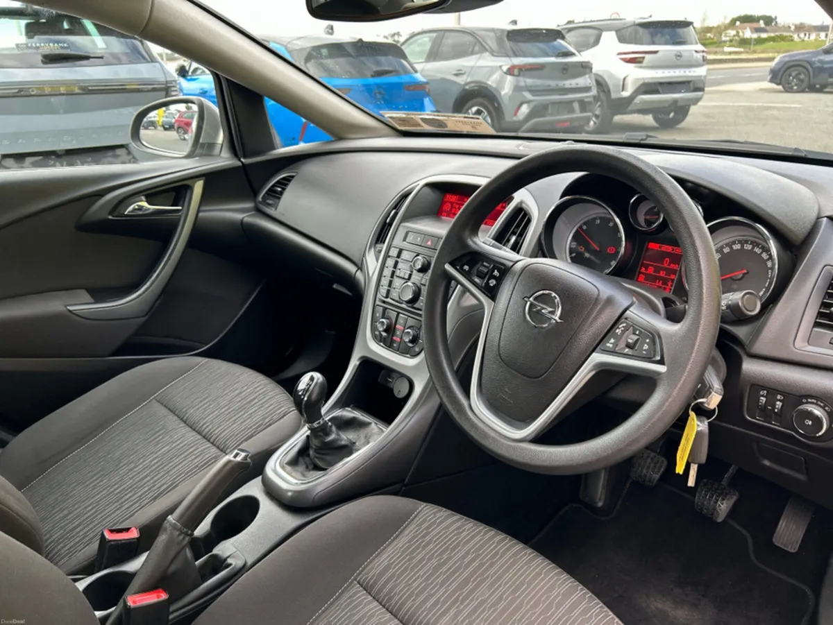 Opel Astra NOTCHBACK SALOON 1.6 CDTI 110PS 4DR - Image 6
