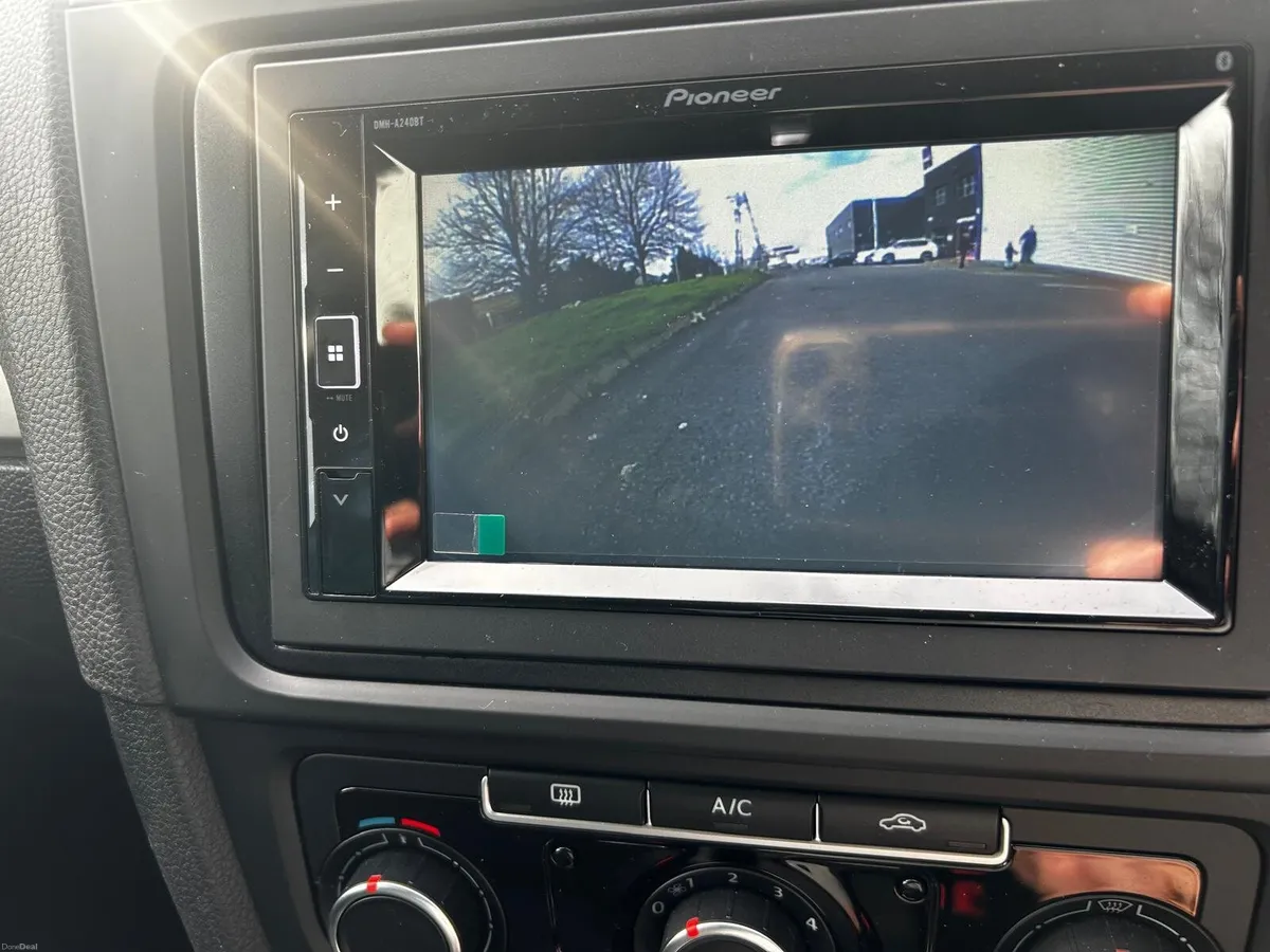 VW GOLF 1.2 AUTO - Image 4