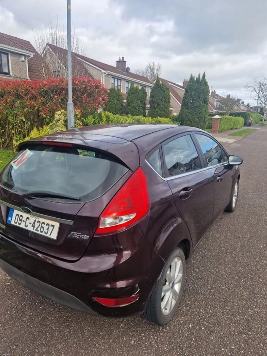 2009 Ford Fiesta - Image 2