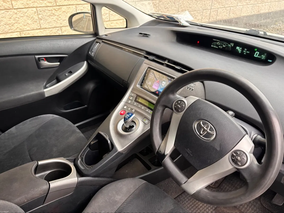 Toyota Prius 2015 - Image 3