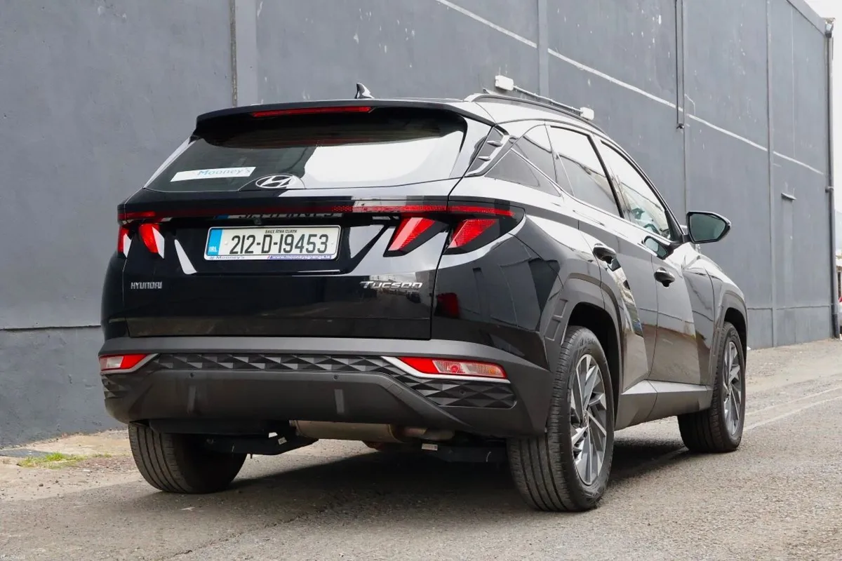 Hyundai Tucson 2WD Executive w.2 Tone Roof - Image 4