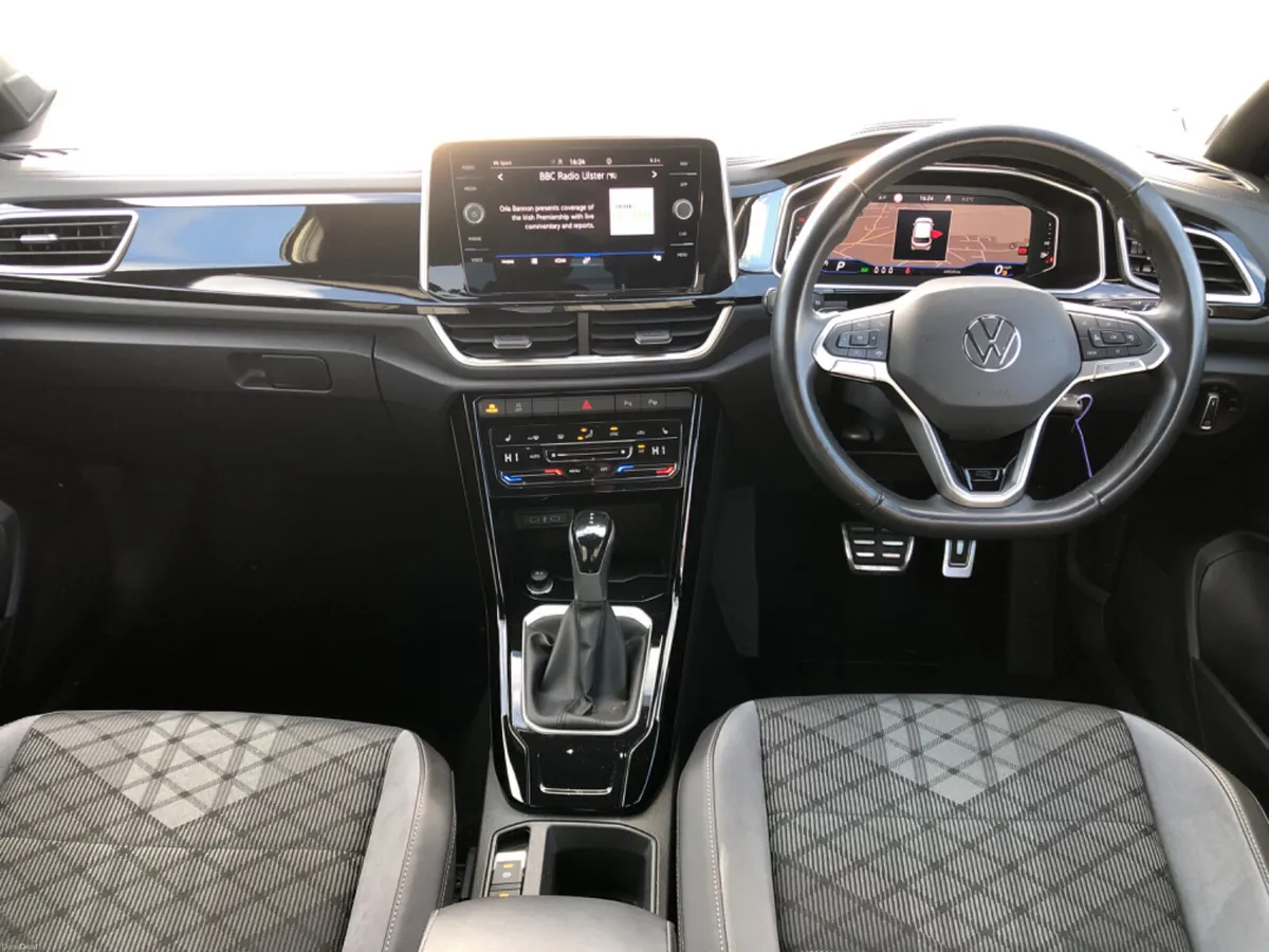 2024 Volkswagen T-Roc - Image 2