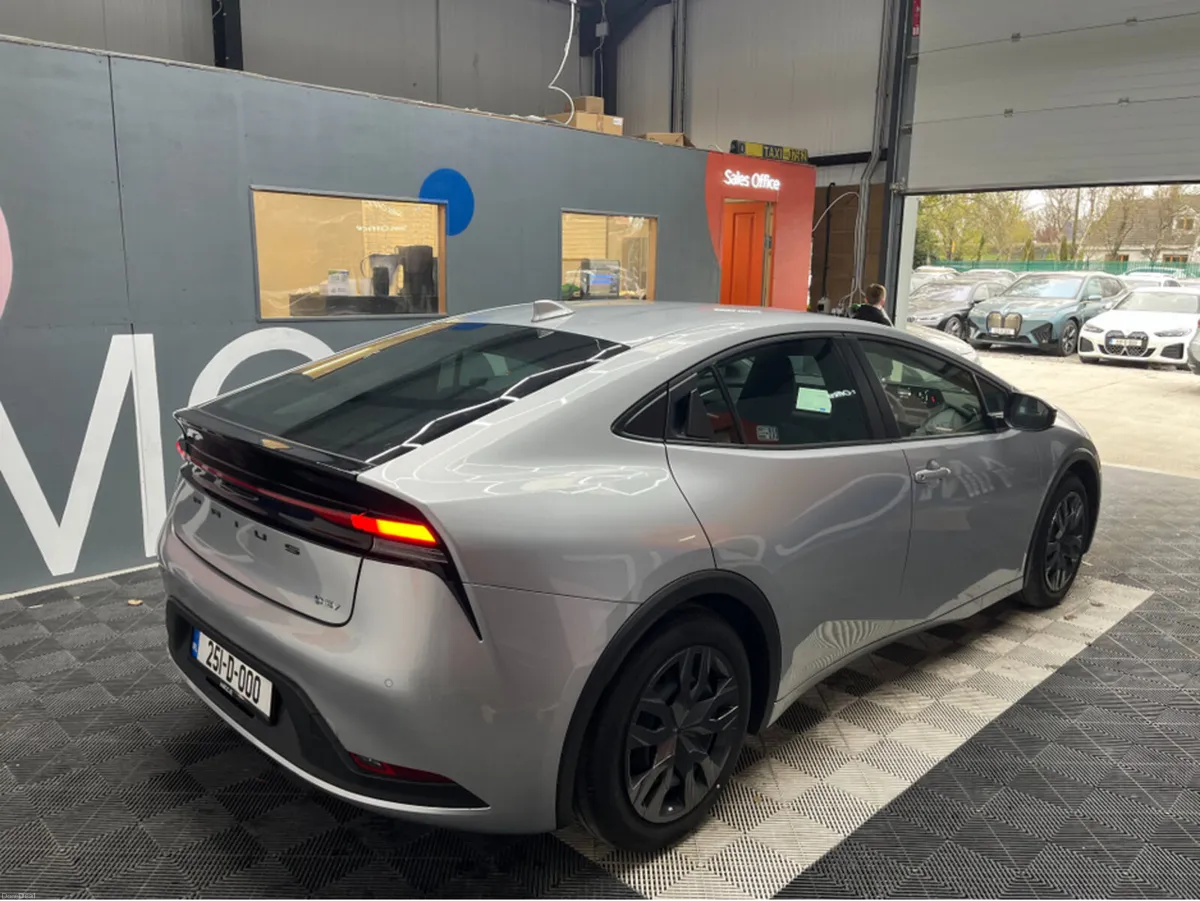 Toyota Prius €33950 2025 TOYOTA PRIUS X 1.8 AUTOMA - Image 2