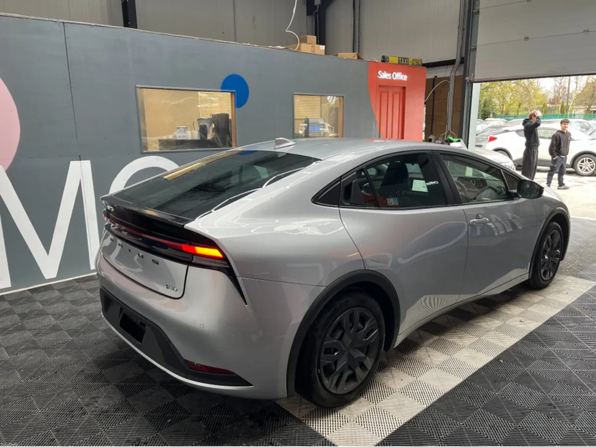 Toyota Prius 2025 TOYOTA PRIUS X 1.8 AUTOMATIC / C - Image 2