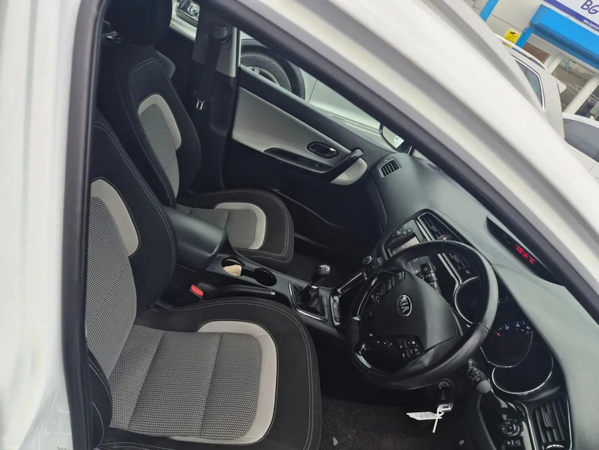 Kia Ceed 1.6 Crdi 3 134BHP 5DR - Image 3