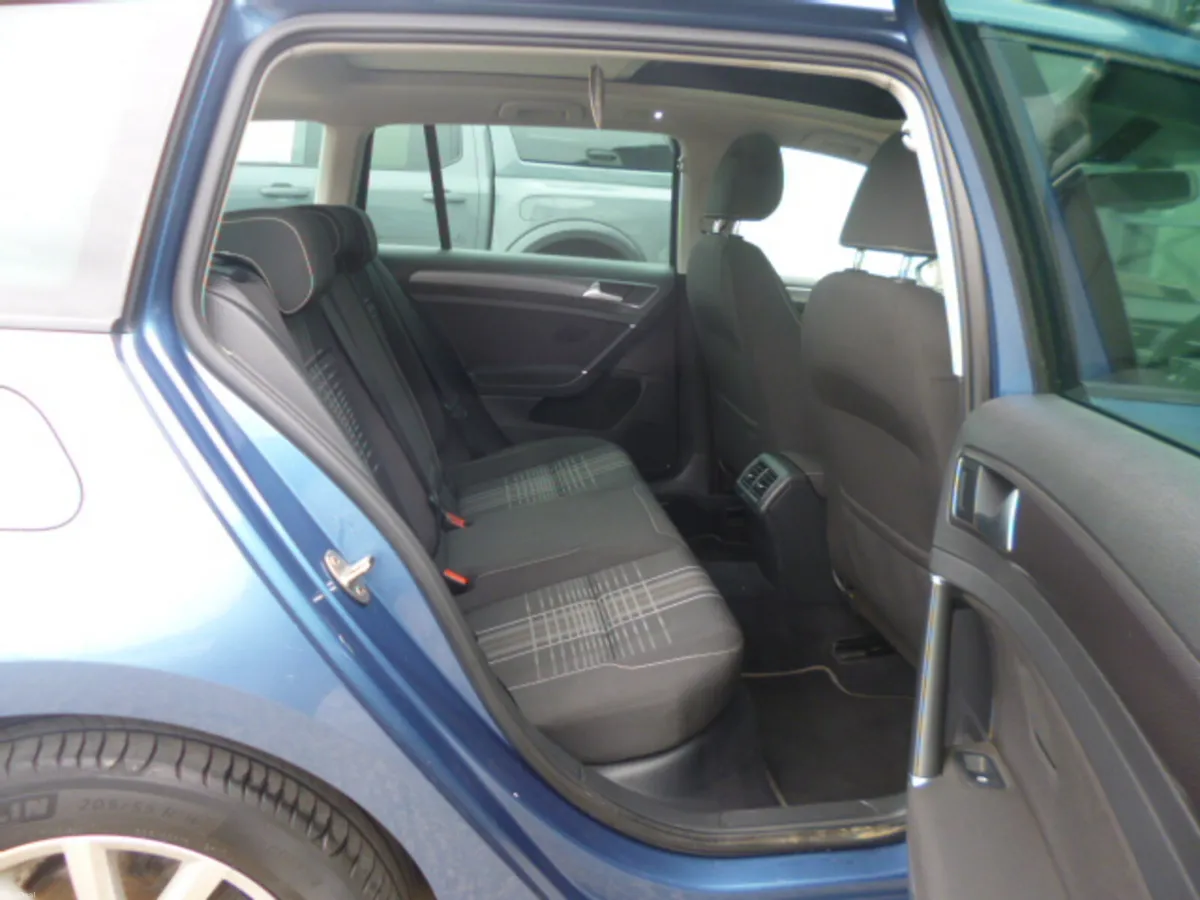 VW Golf Estate 1.6 TDI 110HP BMT Lounge 2016 - Image 3