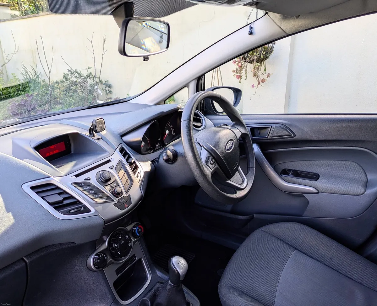 Ford Fiesta 2011 - Image 3