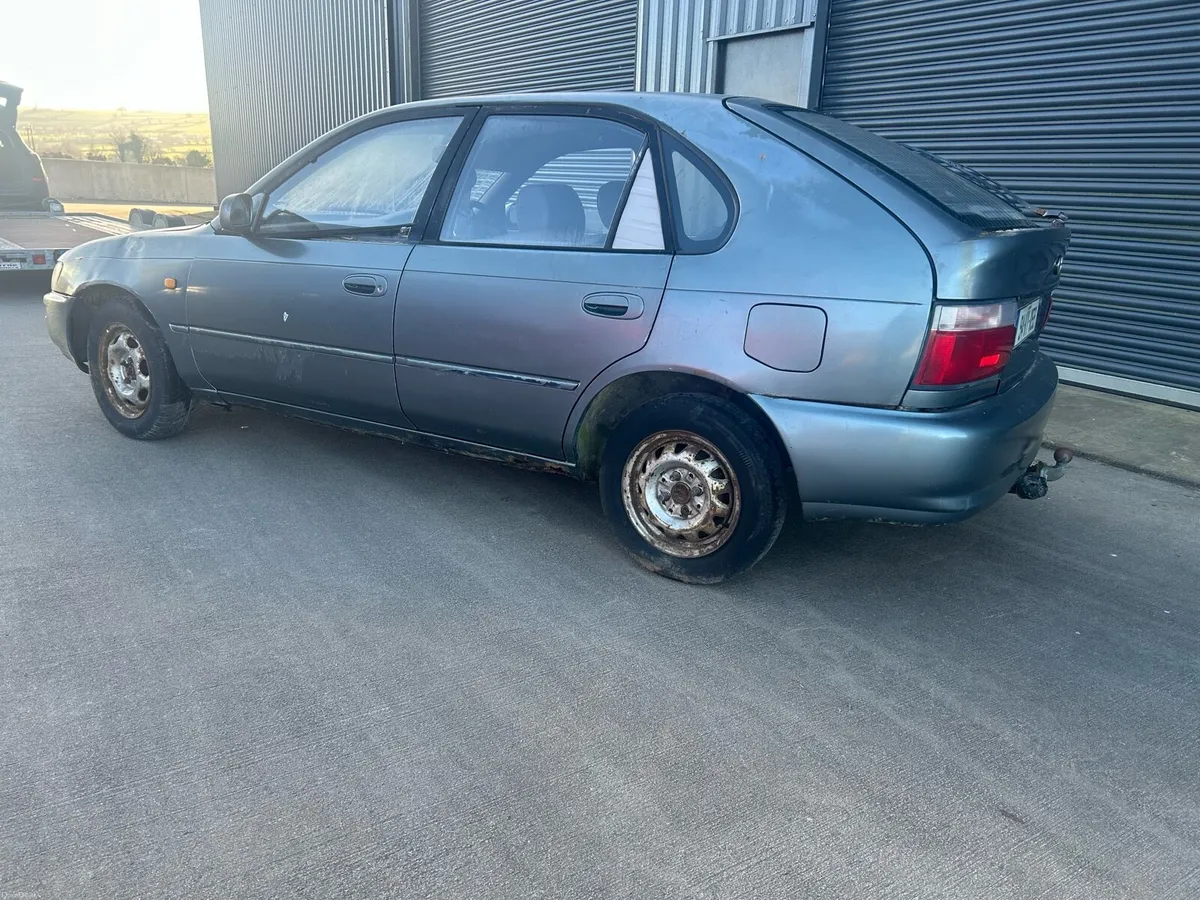 Toyota Corolla XLi 1.3 - Image 2