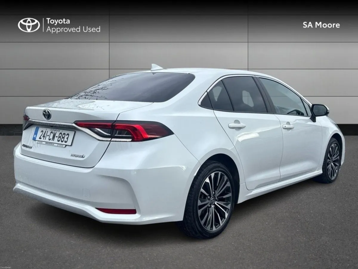 Toyota Corolla HYBRID LUNA SPORT SALOON - Image 2