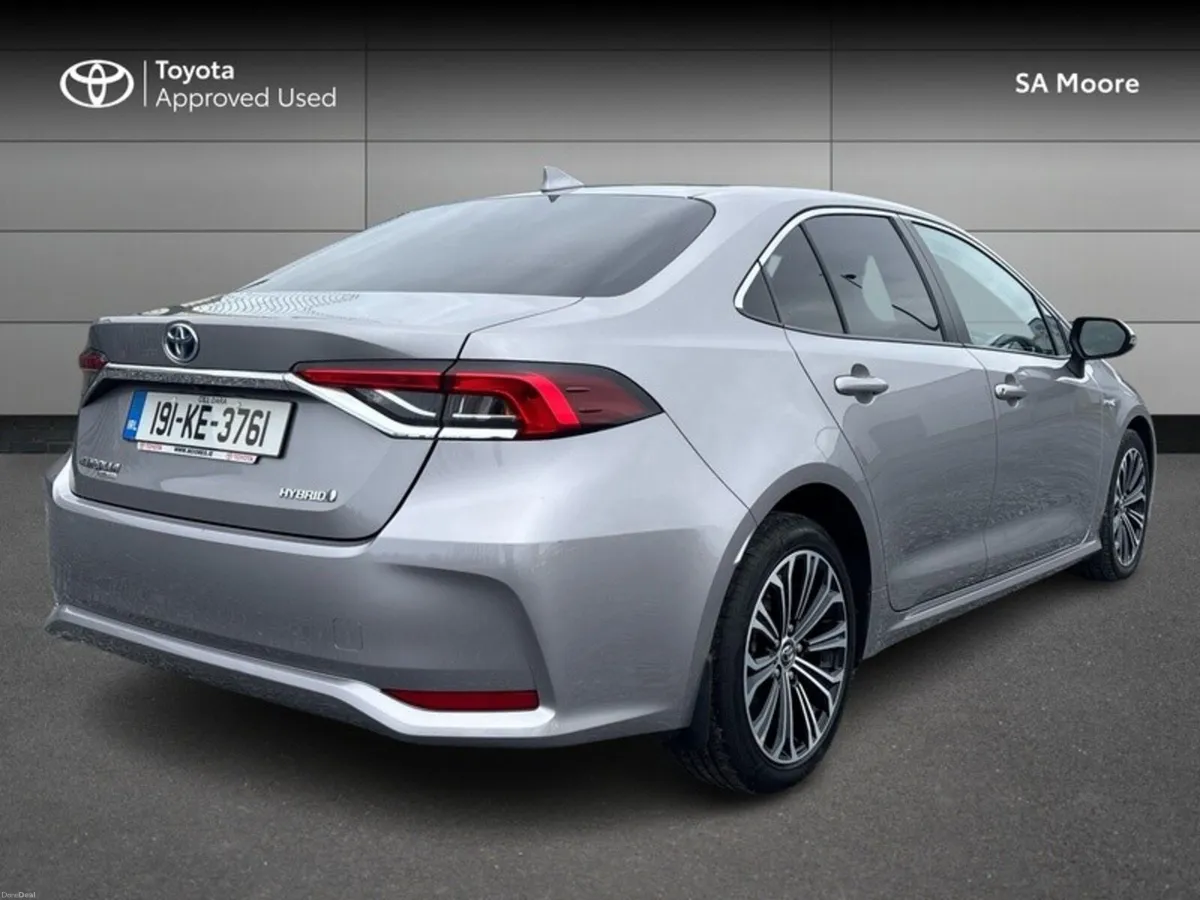 Toyota Corolla HYBRID LUNA SPORT SALOON - Image 2