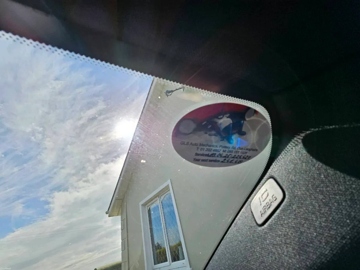 2016 Volvo V40 (R-Design - 2.0 Diesel) - Image 2