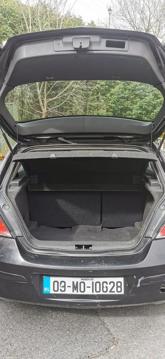 Vauxhall Astra 2009 - Image 2