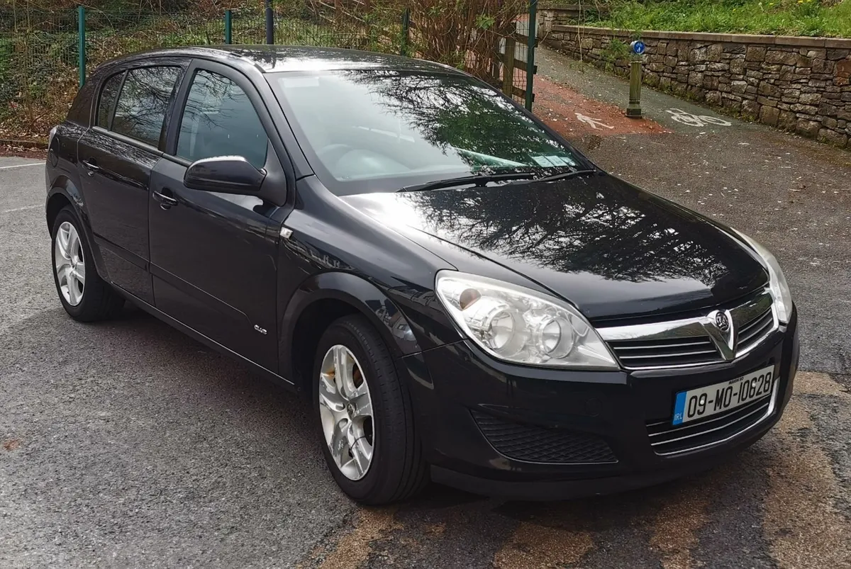 Vauxhall Astra 2009 - Image 1