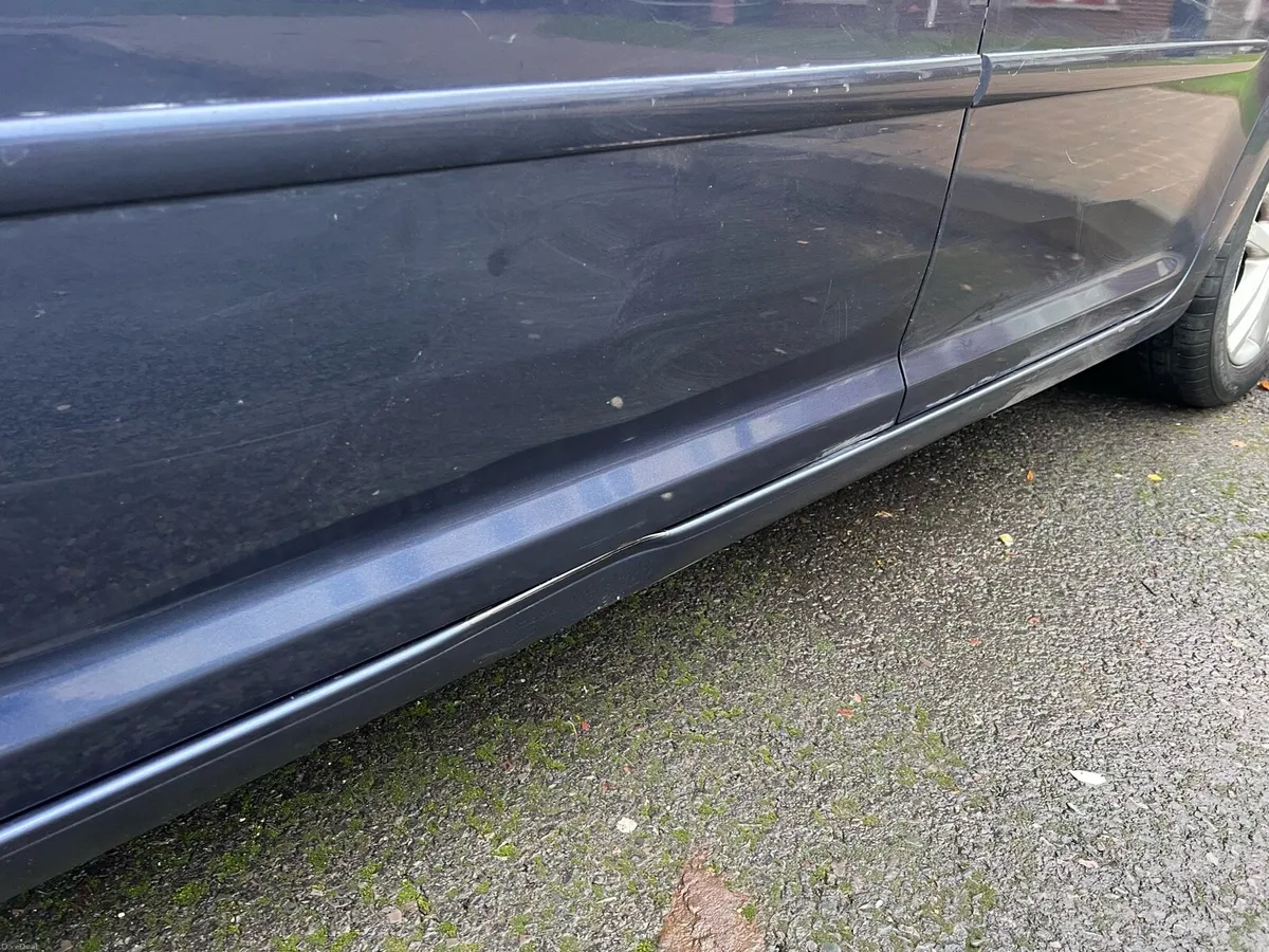 VW Touran 1.6tdi Automatic - Image 2