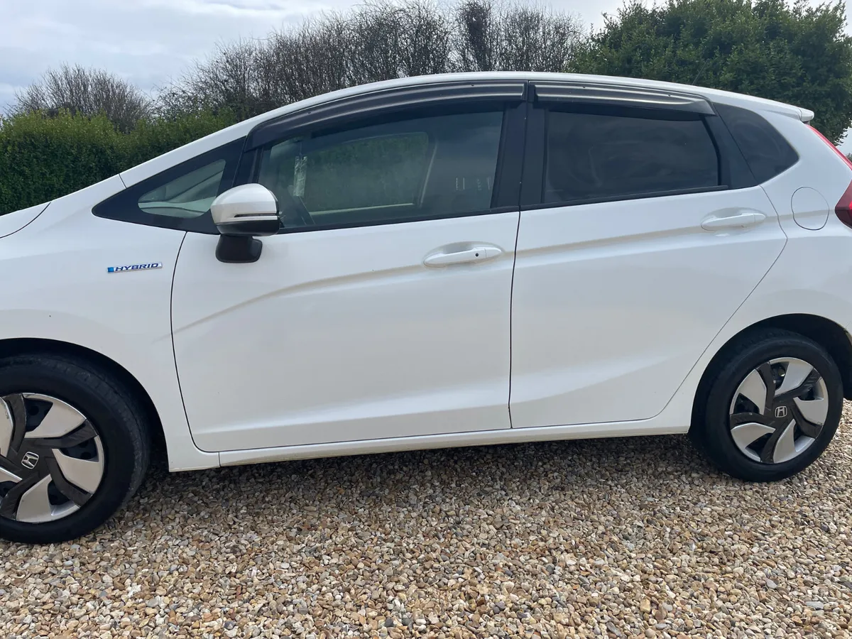 Honda Fit 2015 - Image 2