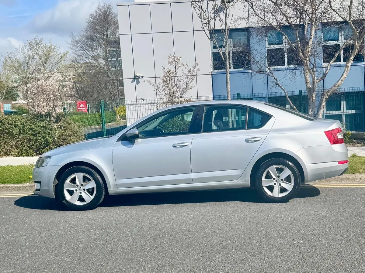 SKODA OCTAVIA NCT 03/27 TAX 04/26 - Image 4