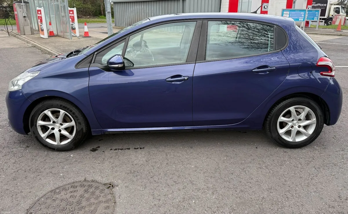 Peugeot 208 2014 - Image 2