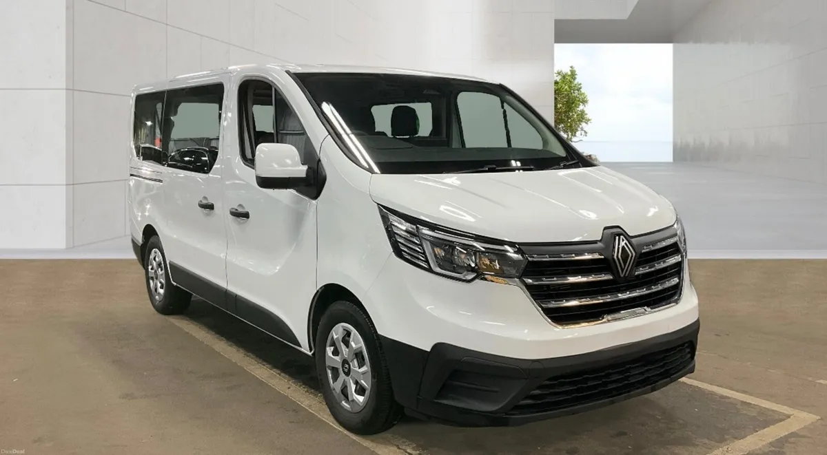 2025 RENAULT TRAFIC AUTO 9 SEATER