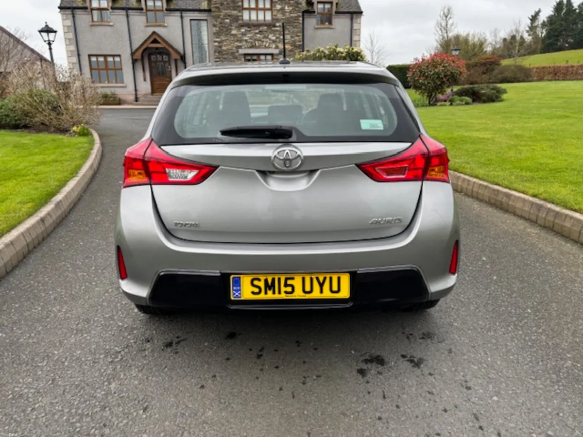 Toyota Auris 2015 - Image 6