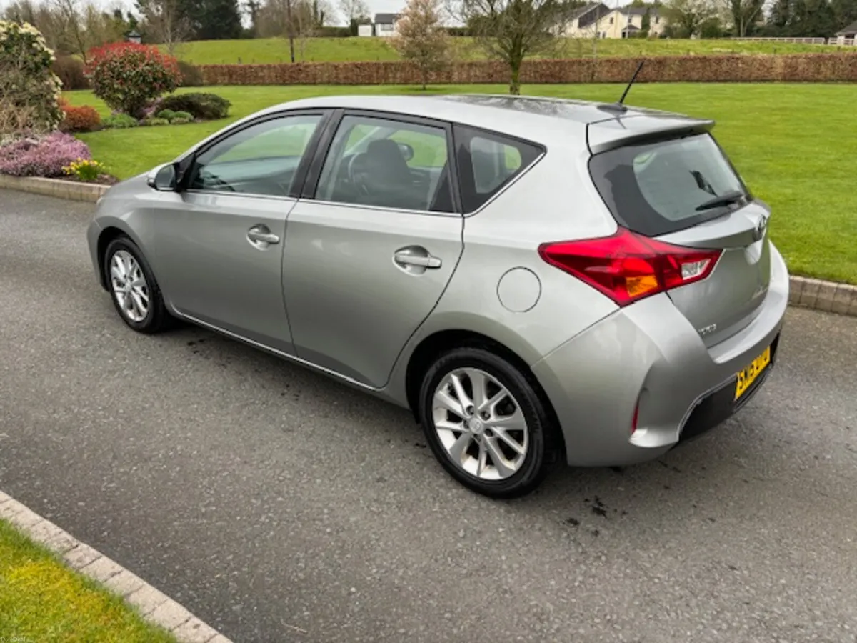 Toyota Auris 2015 - Image 5