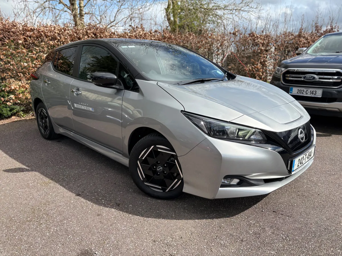 LEAF SV | ONLY 5,700 KMS | AS NEW - Image 1