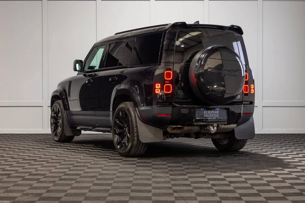 2023 Defender 110 S D250 2 Seat Commercial - Image 4