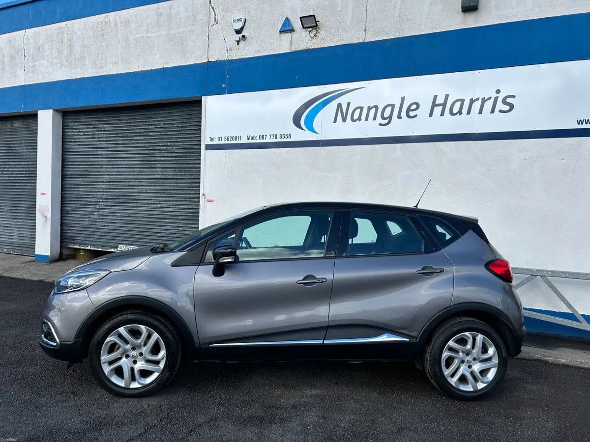 Renault Captur..  LOW KMS - Image 2