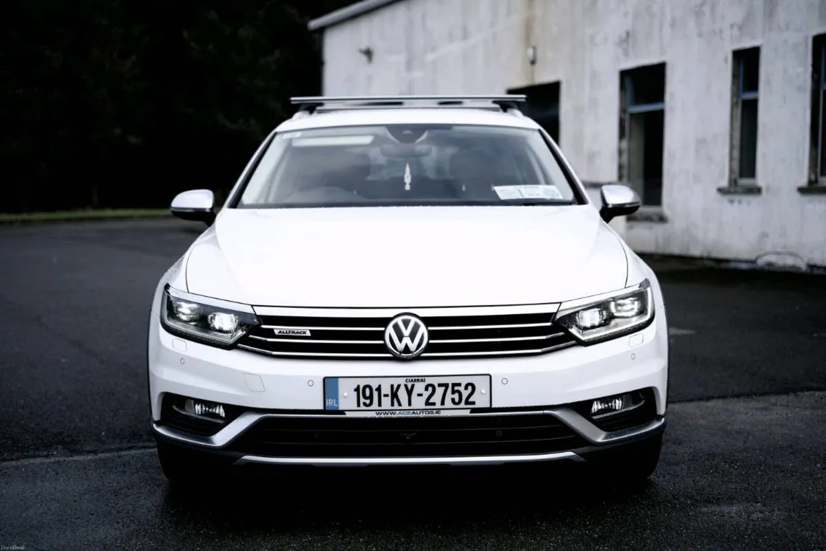 2019 Volkswagen Passat Alltrack 4motion - Image 3