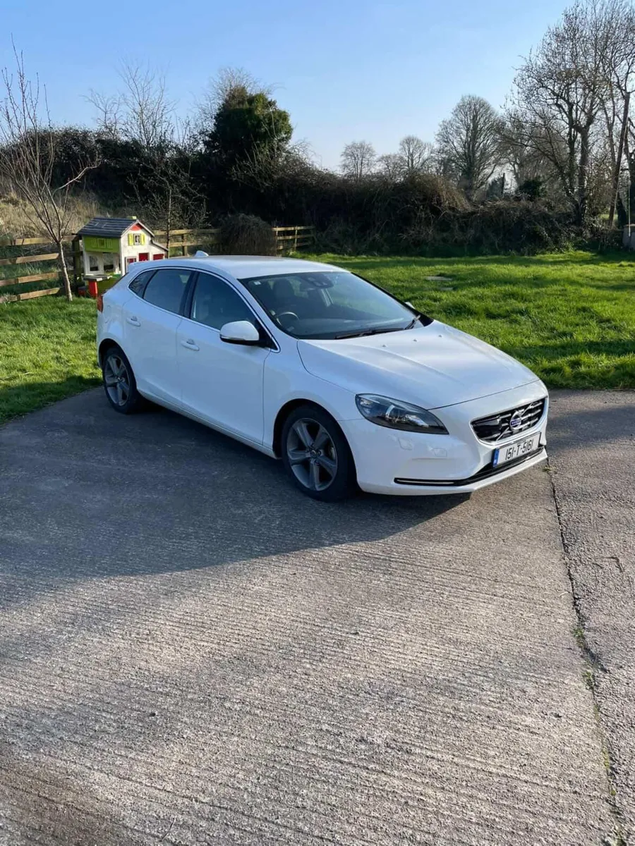 Volvo V40 Automatic - Image 2