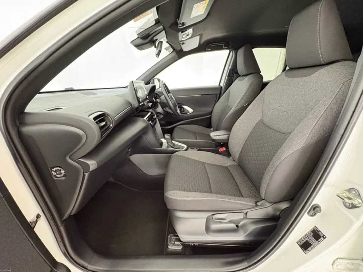 Toyota Yaris Cross Luna Sport Bi-Tone Hybrid - Image 6