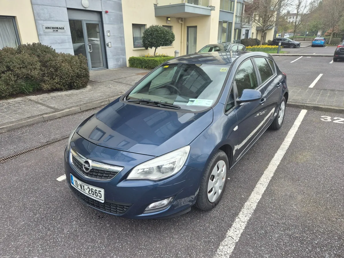 Opel Astra 2010 - Image 1