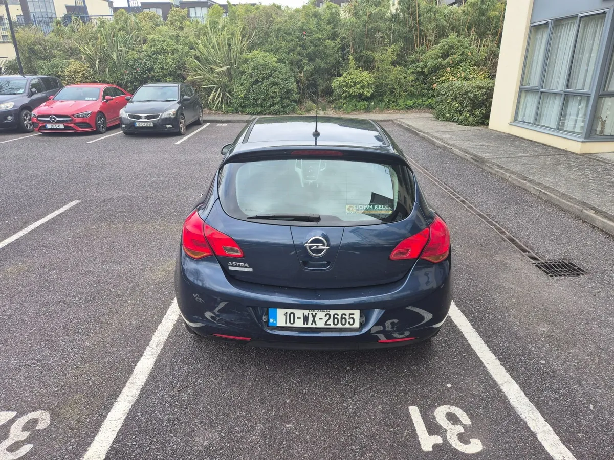 Opel Astra 2010 - Image 4