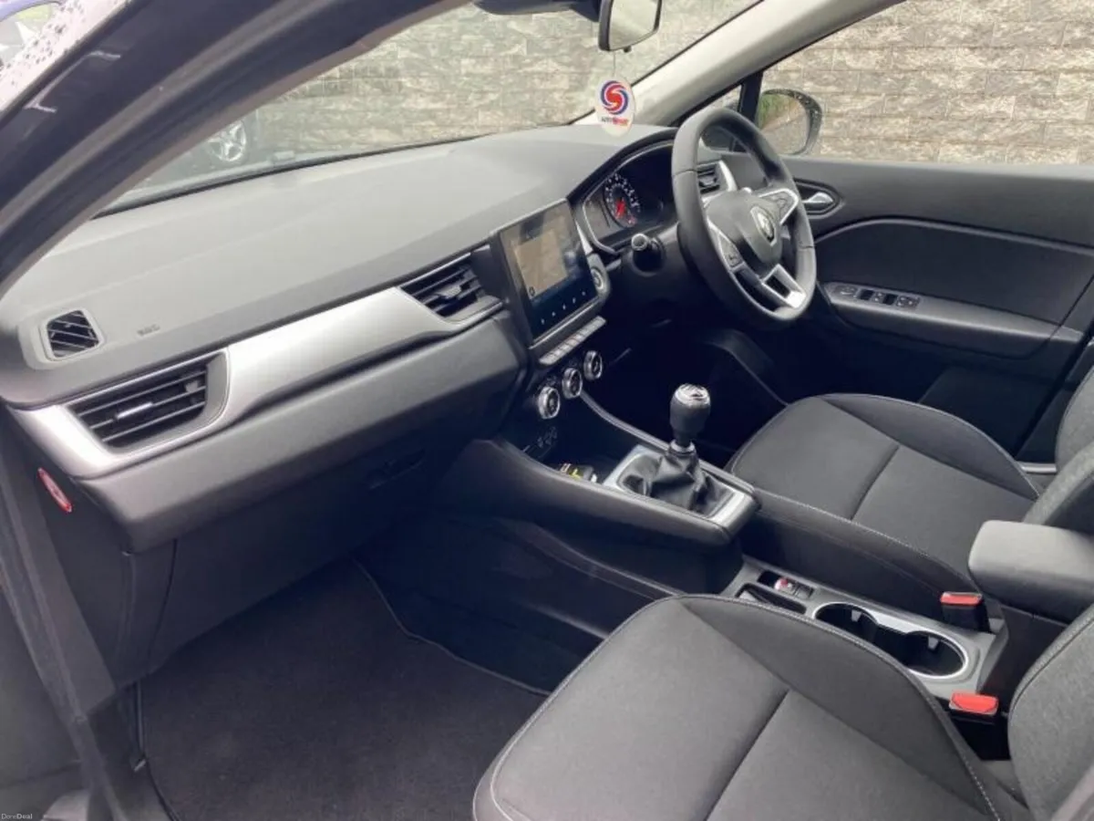 Renault Captur Diesel Hatchback Iconic - Image 4