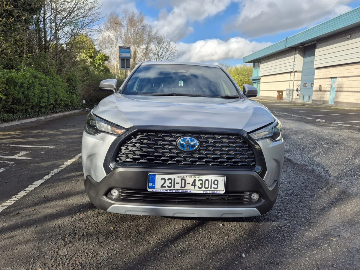 TOYOTA COROLLA CROSS 2023/1.8 PETROL HYBRID/AUTO - Image 3